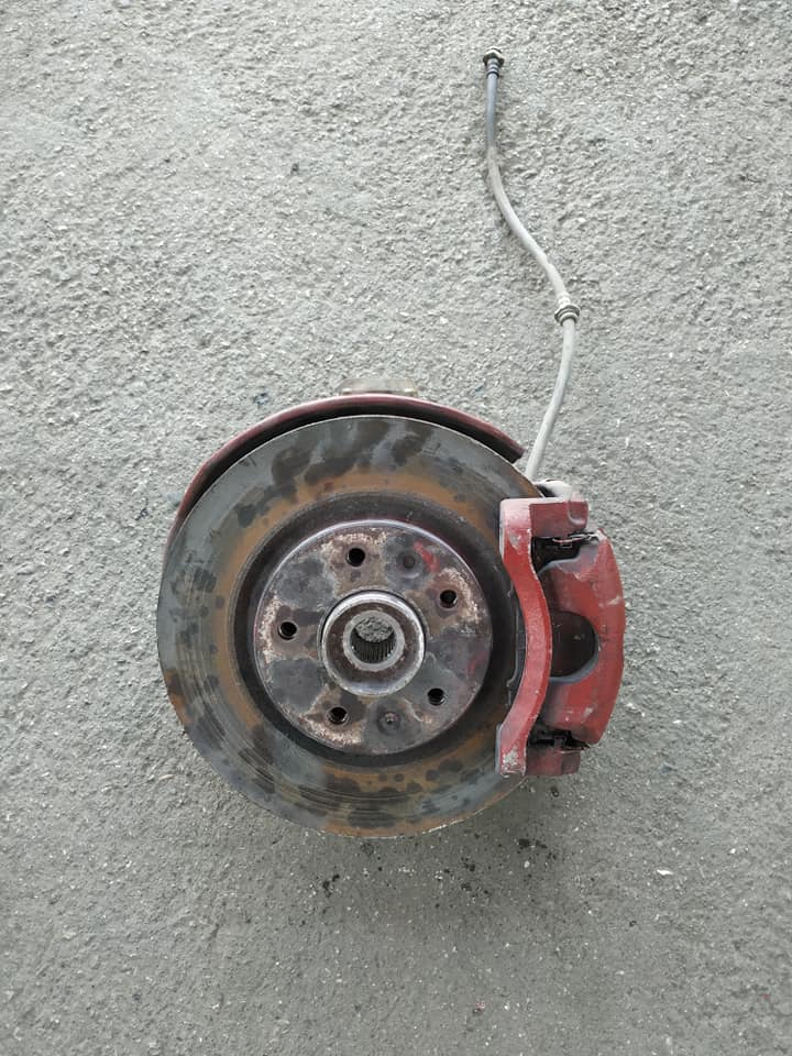 Nissan Qashqai sağ ön taşıyıcı fren merkezi